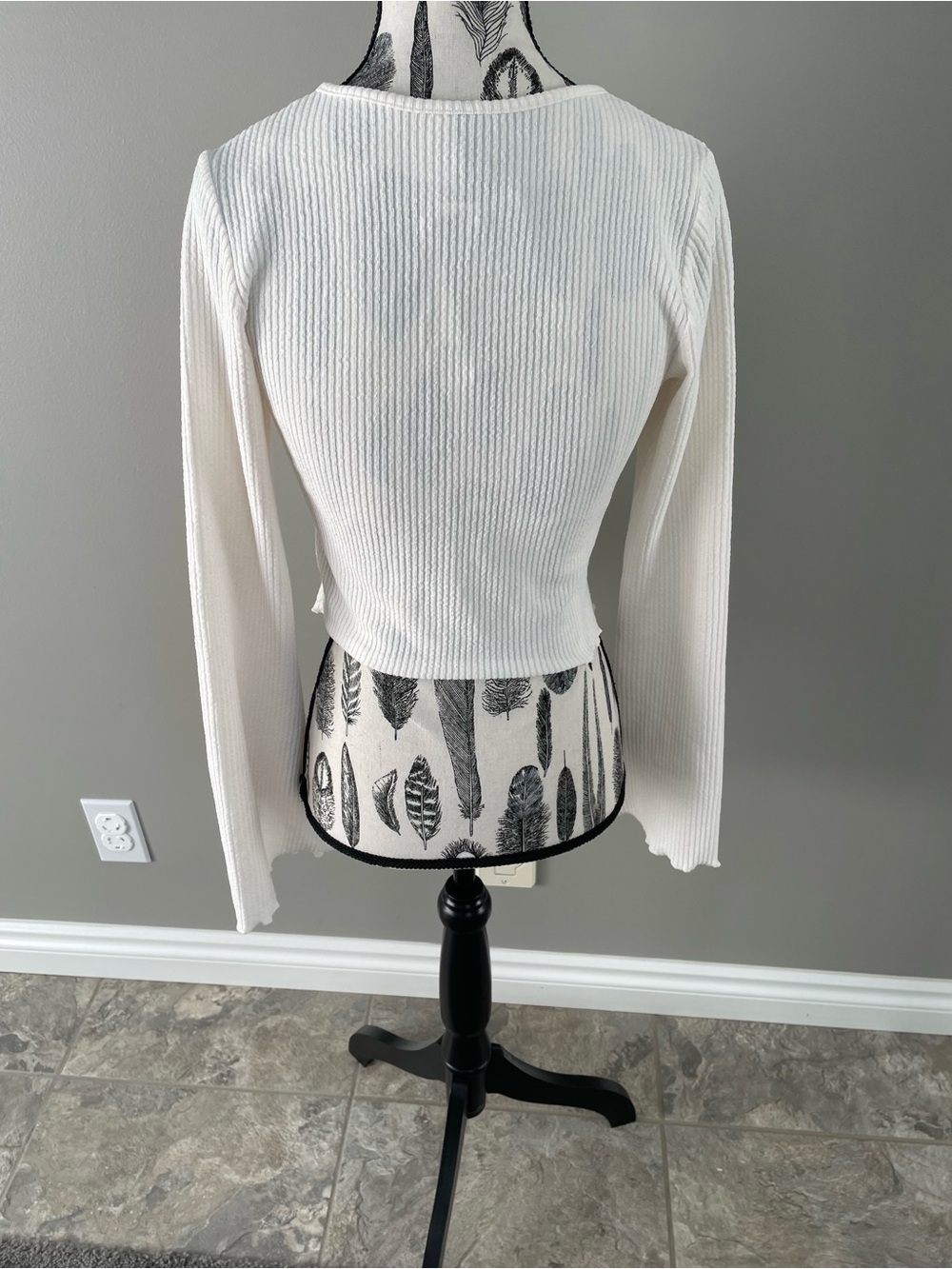 H&M Cream Ribbed Long-Sleeve Ruched Front Top - Picture 2 of 7